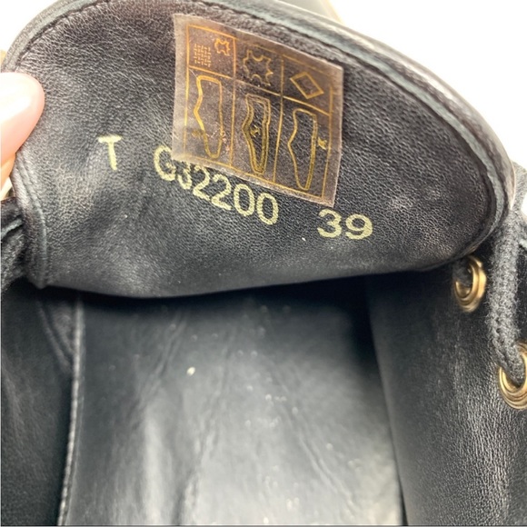 Beautiful black and gold lambskin leather Chanel sneakers size 38.5 - Picture 3 of 5